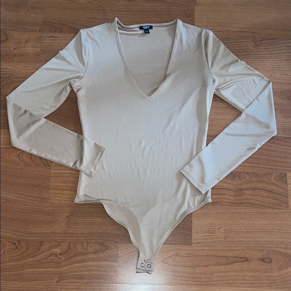 Express Cream V-Neck Long Sleeve Bodysuit